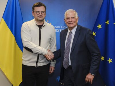 Дмитро Кулеба обговорив з Жозепом Боррелем закупівлю Євросоюзом боєприпасів для України  