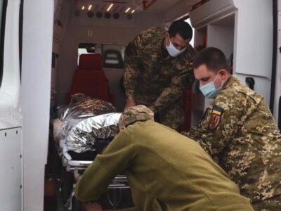 В Україні спростили механізм направлення військових на лікування за кордон  