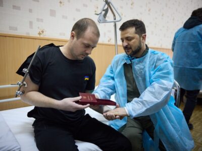 Президент України нагородив поранених воїнів-захисників  