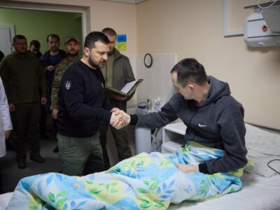 На Полтавщині Президент України відвідав у лікарні поранених військовослужбовців та вручив нагороди  