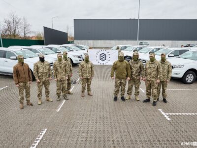 Фонд Spirit of America передав військовим десять позашляховиків Ford Ranger  