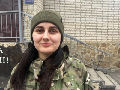 Вибухотехнік Карина Ковальчук: «Небезпечні сюрпризи окупанти залишали скрізь, навіть на дитячому ліжечку в квартирі…»  