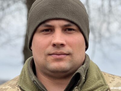 «…Намагався хоч трішки хапнути кисню, і щоразу, при таких спробах, рот набивався землею»  