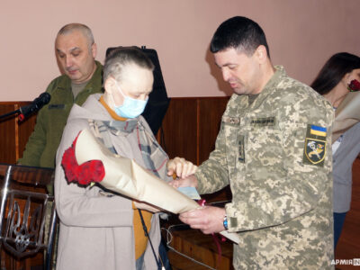 У Харкові нагородили 14 військових волонтерів  