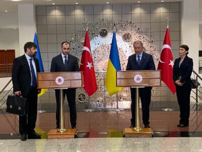 Віцепрем’єр-міністр України обговорив з Міністром оборони Туреччини розблокування зернової ініціативи  