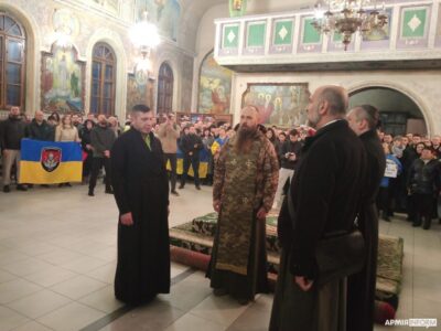 У Хмельницькому провели процедуру перереєстрації Свято-Покровського Кафедрального собору УПЦ до підпорядкування ПЦУ  