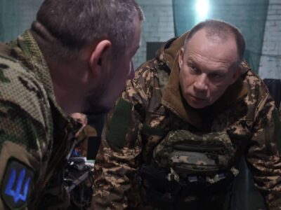 Ворог концентрує в Бахмуті найбільшу кількість своїх сил — Олександр Сирський  