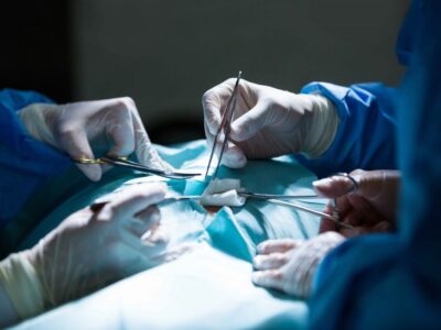 Дістали з того світу: військові хірурги врятували воїна з вогнепальним уламковим пораненням серця  