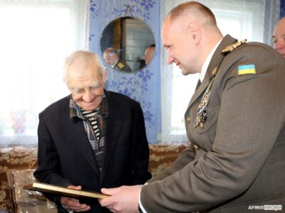 На Чернігівщині військові привітали ветеранів Другої світової війни  