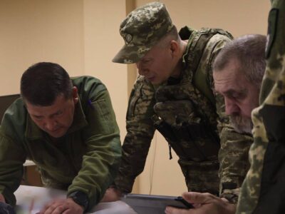 Олександр Сирський побував на сході та обговорив оборону Бахмута  