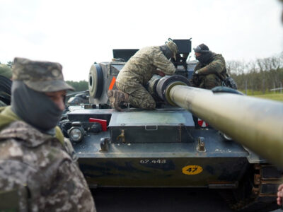 Міністри оборони ФРН та Данії відвідали базу, де на Leopard тренуються українські танкісти  