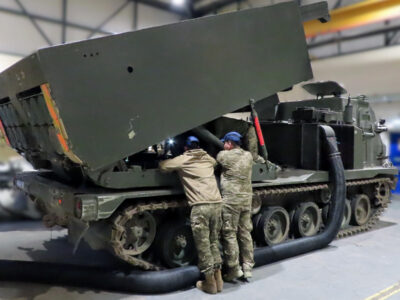 Українські військові у Великій Британії вчаться ремонтувати РСЗВ М270  