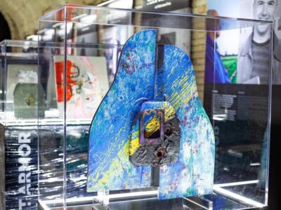 Митці перетворюють бронеплити, які врятували життя воїнів, на артоб’єкти  