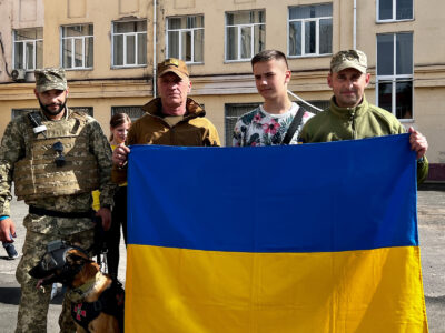 На Хмельниччині кінологи завітали до однієї зі шкіл, де навчається брат загиблого захисника  