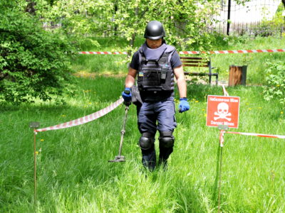 Розмінування України: за добу піротехніки знешкодили три авіаційних бомби