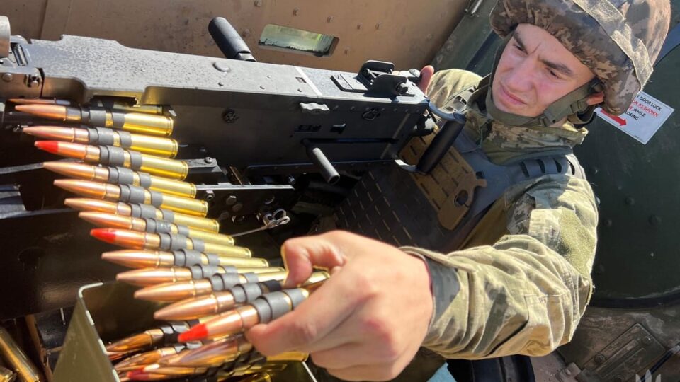 «Піхоту не бережуть, засилаючи сотні, тисячі виродків» — у Мирнограді українські морпіхи знищують ворога, що випробовує різні тактики  