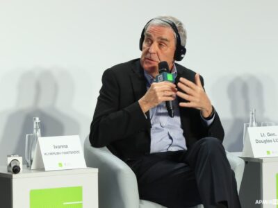 Генерал Дуглас Лют запропонував створити раду «Україна — НАТО» до вступу України в Альянс  