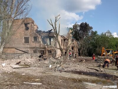 Ракетний обстріл Дніпра: репортаж з місця подій  