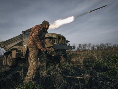 рф наступає на чотирьох напрямках, важкі бої ведуться за Бахмут і Мар’їнку  