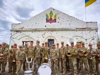 У Дніпрі військові музиканти та їхні цивільні колеги підтримали Збройні Сили України яскравим концертом  