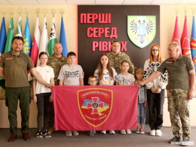 З нагоди Міжнародного дня захисту дітей у Чернігові військові вручили подарунки дітям, чиї батьки загинули у боях за Україну﻿  