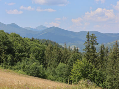 Я знімаю чорну хустину, бо знову хочу жити — дружина загиблого захисника під час реабілітації в Карпатах  