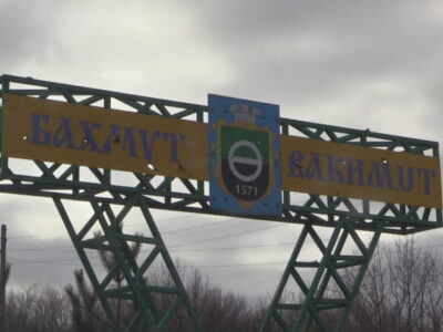 Ми просуваємося вперед, ворог вибивається — Олександр Сирський про ситуацію на флангах Бахмута  