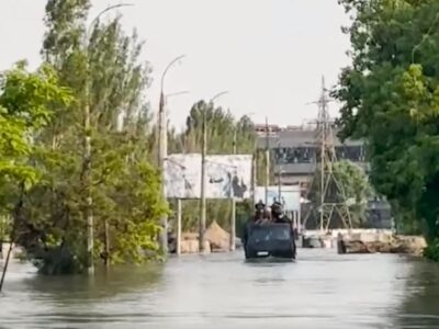 росіяни завдали артудару по Херсону під час евакуації мирних мешканців, поранено двох правоохоронців  