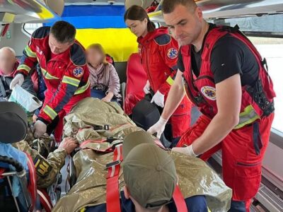 Ще 23 українців евакуйовано на лікування до закордонних клінік  