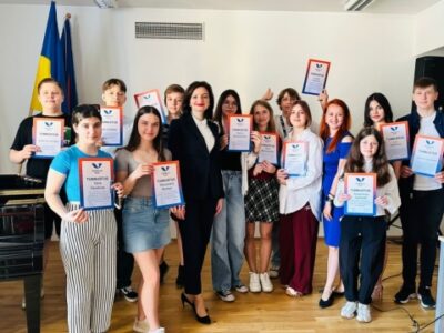 Посол України в Естонії відвідала «Школу Свободи», де навчаються 600 українських учнів  