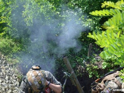 На напрямках основних зусиль ворога відбулось 26 бойових зіткнень
