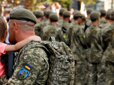 «Мій татусь — Герой!»: сьогодні в Україні відзначають День батька  