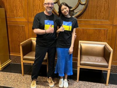 Олексій Резніков підтримав ініціативу сінгапурської дизайнерки зі збору коштів для України  