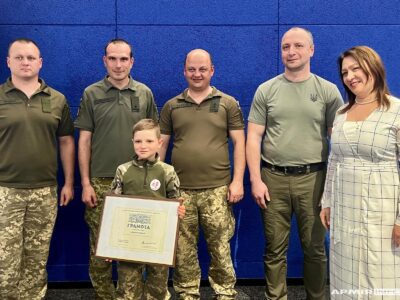 У Хмельницькому юні волонтери отримали грамоти від Валерія Залужного  