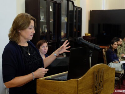 Канадський проєкт «Підтримка травми»: у Києві навчають психіатрів та психологів ЗСУ  