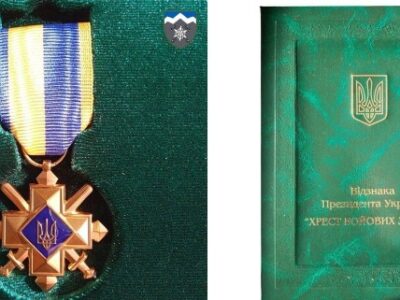 Президент відзначив «Хрестом бойових заслуг» сімох українських військових