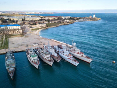 Захоплені кораблі ВМС ЗСУ рашисти утилізують в тимчасово окупованому Криму  