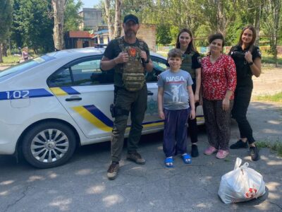 Поліція продовжує доставляти мешканцям підтоплених територій гуманітарну допомогу  