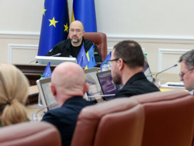 Станом на сьогодні з Херсонщини евакуювали 2,3 тис. людей — Прем’єр-міністр  