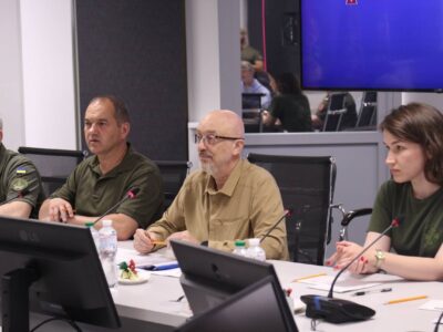 Оборонні потреби України, НАТО, концепція армії майбутнього: Олексій Резніков зустрівся з представниками Європейської Ради  