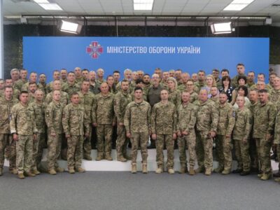 Олексій Резніков нагородив військовослужбовців і цивільних працівників  