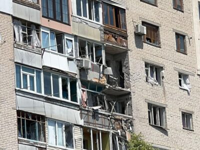 Окупанти вчергове обстріляли Херсон, влучили в багатоповерхівку — розпочато провадження  