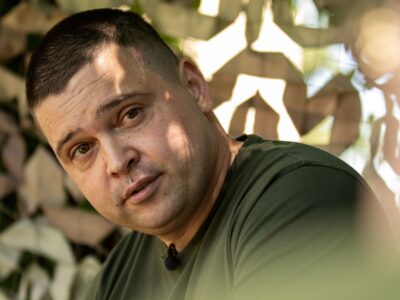 Хлопці дістали з моєї спини наконечник танкового снаряда — десантник про бої за Мар’їнку  