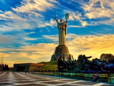 На щиті «Батьківщини-матері» в Києві з’явиться герб України  