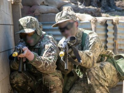 Норвезькі інструктори навчають наших воїнів веденню позиційних бойових дій  