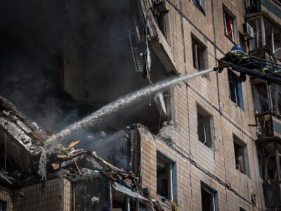 Рятувальна операція в Кривому Розі триває: вже відомо про пʼятьох загиблих, серед яких дитина та її мама  