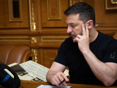 Володимир Зеленський провів телефонну розмову з Генеральним секретарем НАТО  