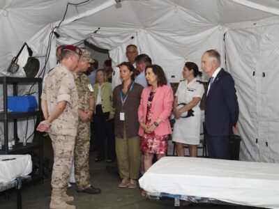 Міністр оборони Іспанії відвідала польовий шпиталь, який передадуть українським Силам оборони  