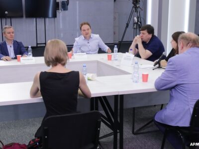 Підтримка України «Великою Сімкою» вигідніша, ніж негайне членство в НАТО — медіаексперт  