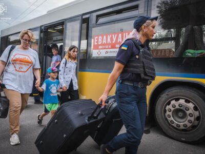 На Донеччині триває евакуація місцевих мешканців